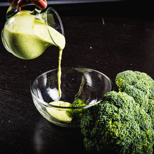Receta cremosa de brócoli con chile tailandés